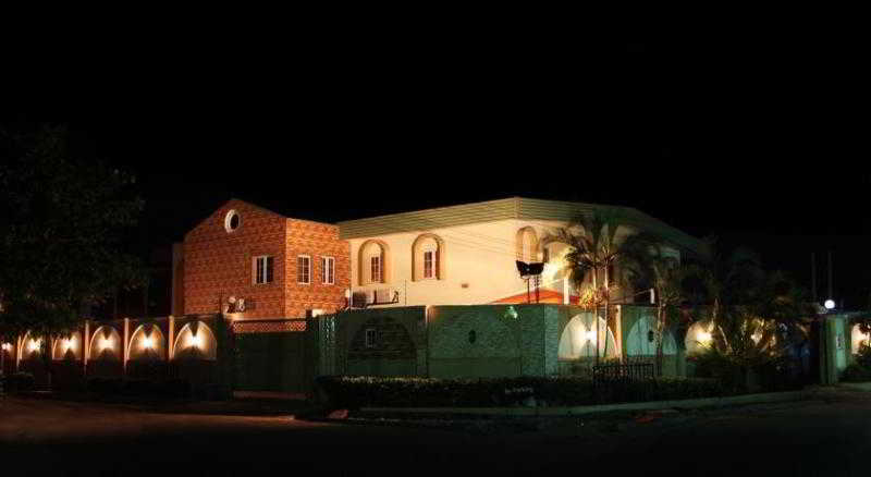Charlies Place And Suites Lagos Exteriér fotografie